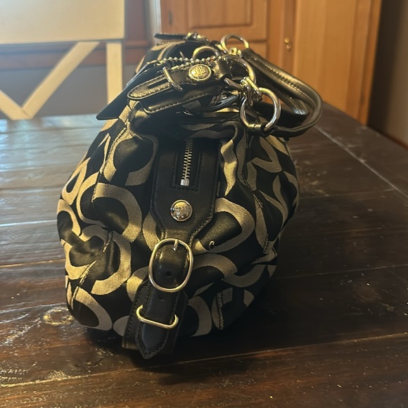 Black coach bag in excellent condition. - Picture 6 of 9